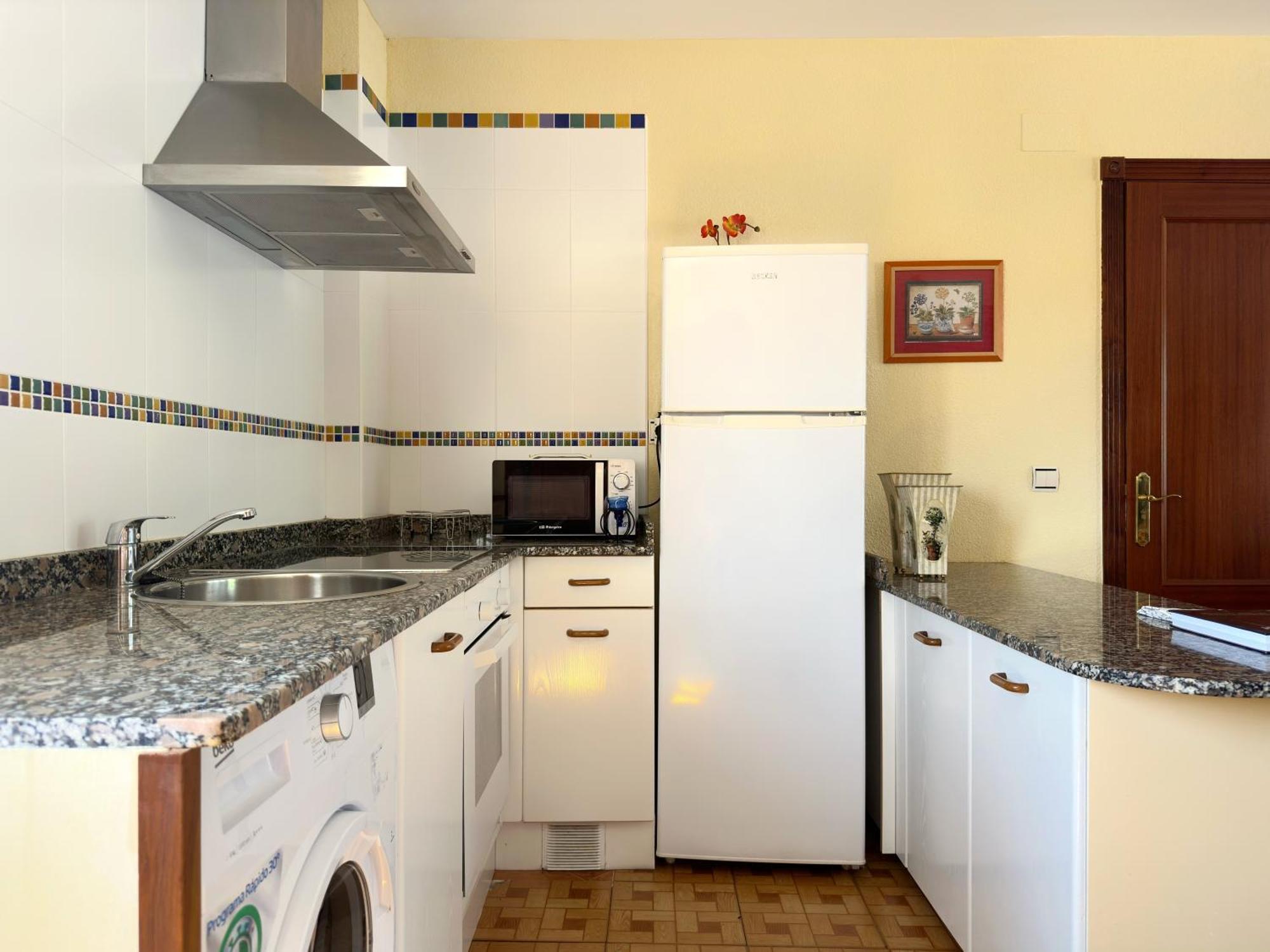 Tia Toni - 1002 Apartment